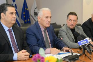 kede synenteuxi typou